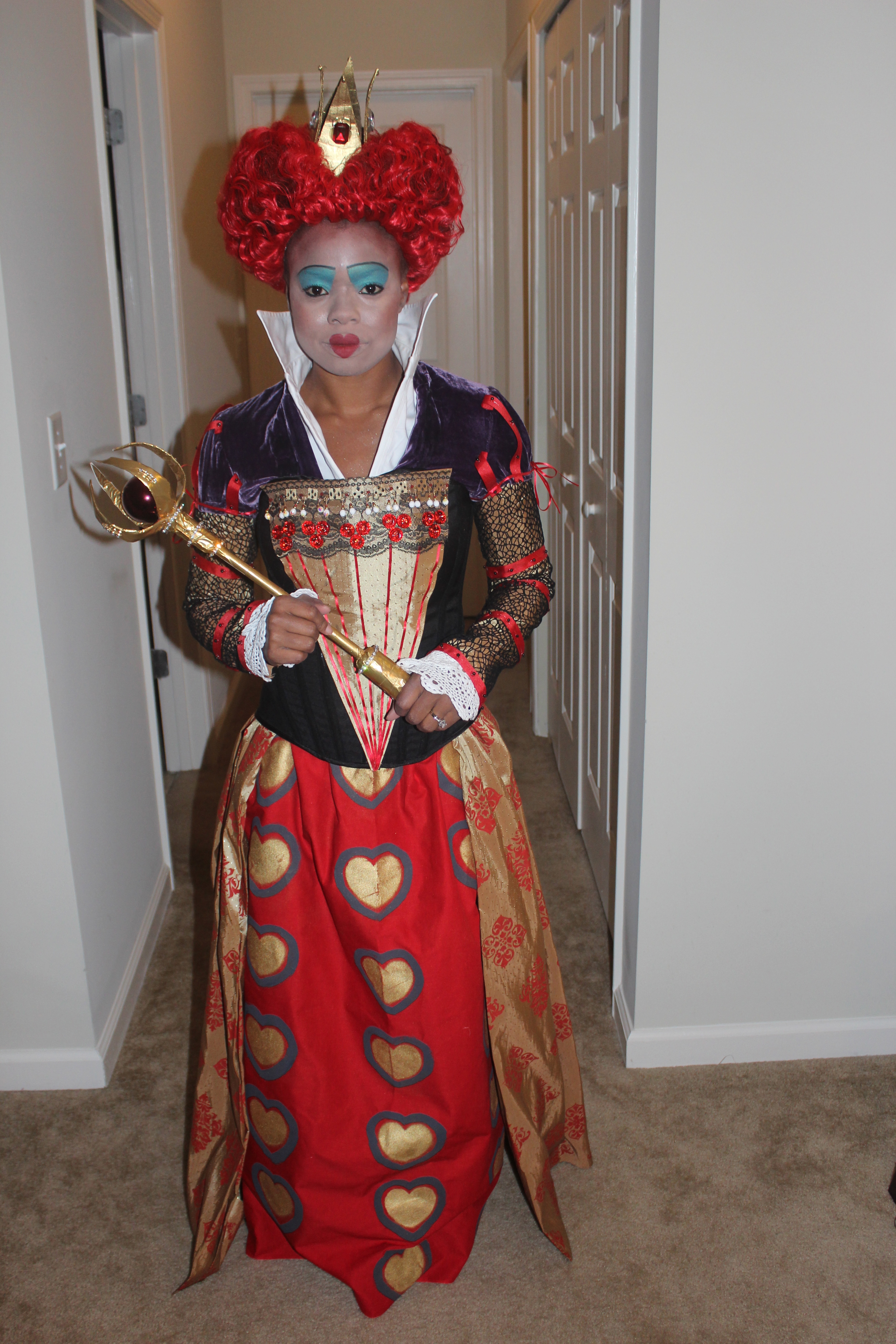 alice in wonderland queen of hearts costume diy